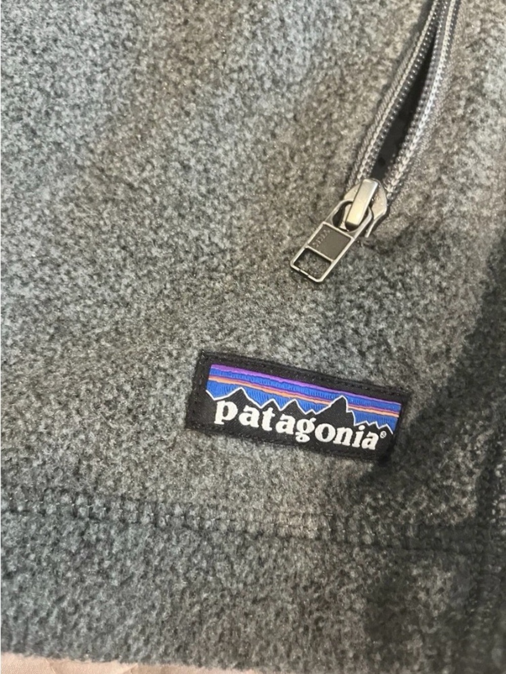 Patagonia Men’s Sleeveless Fleece Vest in Grey. Size XL - Picture 4 of 4